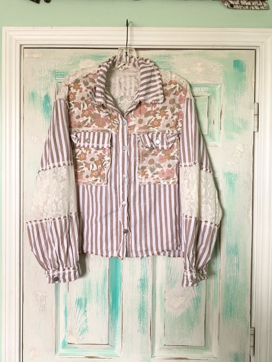 POL Tops - POL Beige/Cream Striped Floral & Lace Pieced Button Up Blouse L